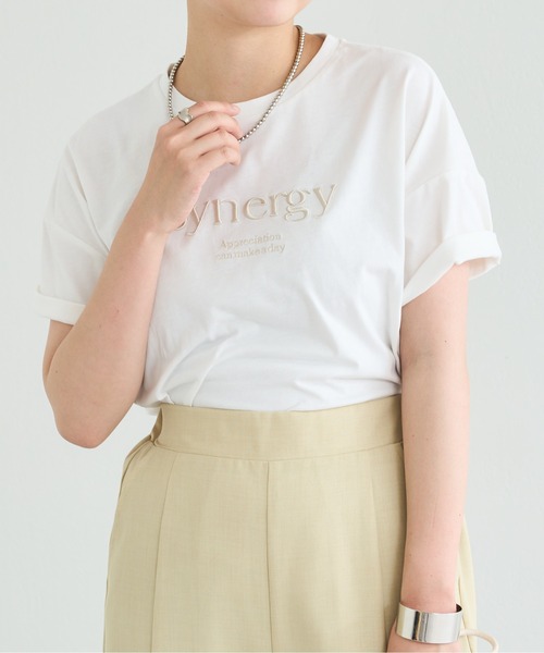 natural couture（ナチュラルクチュール）の「1着は持っていたい旬アイテム ちょいゆる刺繍ロゴＴ（Tシャツ/カットソー・レディース・グレー/オフホワイト/サックスブルー/ブラック/ピンク・FREE）」の14枚目の写真