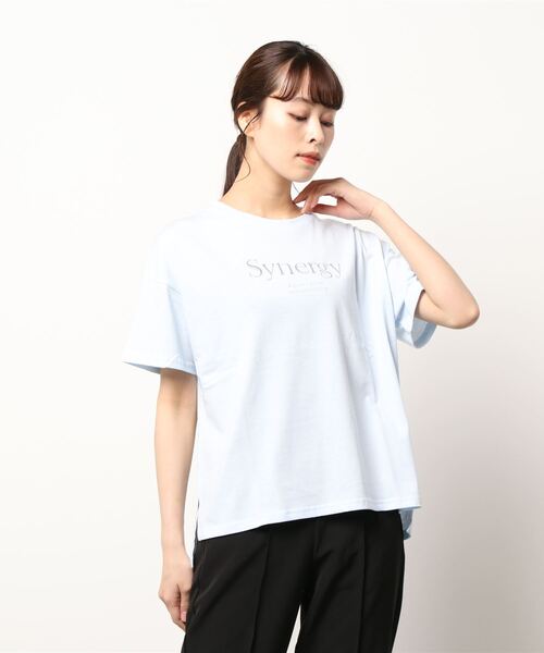 natural couture（ナチュラルクチュール）の「1着は持っていたい旬アイテム ちょいゆる刺繍ロゴＴ（Tシャツ/カットソー・レディース・グレー/オフホワイト/サックスブルー/ブラック/ピンク・FREE）」の12枚目の写真