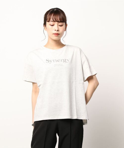 natural couture（ナチュラルクチュール）の「1着は持っていたい旬アイテム ちょいゆる刺繍ロゴＴ（Tシャツ/カットソー・レディース・グレー/オフホワイト/サックスブルー/ブラック/ピンク・FREE）」の11枚目の写真