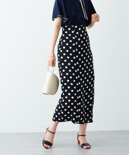natural couture（ナチュラルクチュール）の「シルエットにもこだわった コインドットスリットスカート（スカート・レディース・ブラック/グリーン/ピンク・FREE）」の5枚目の写真