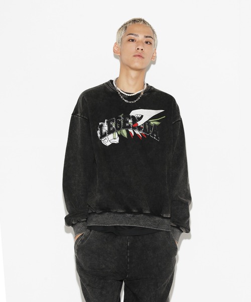 LEGENDA（レジェンダ）の「レジェンダ アシッドウォッシュ ローズ ホールディング スウェットシャツ / LEGENDA Acid-Wash Rose Holding Sweatshirt（スウェット・メンズ・ブラック×ホワイト/ブラック×パープル/ブラック×グリーン/ブラック×ブルー・FREE）」の5枚目の写真