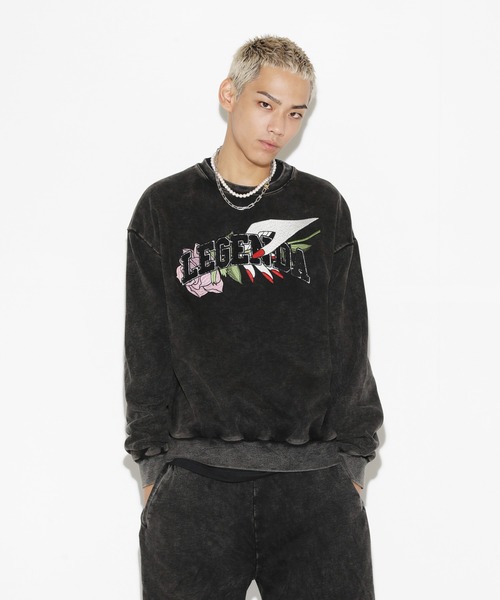 LEGENDA（レジェンダ）の「レジェンダ アシッドウォッシュ ローズ ホールディング スウェットシャツ / LEGENDA Acid-Wash Rose Holding Sweatshirt（スウェット・メンズ・ブラック×ホワイト/ブラック×パープル/ブラック×グリーン/ブラック×ブルー・FREE）」の8枚目の写真