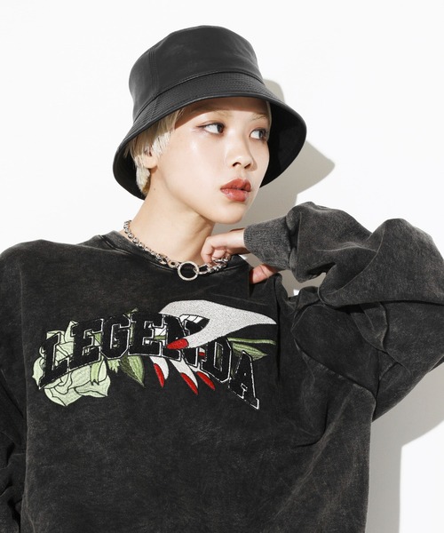 LEGENDA（レジェンダ）の「レジェンダ アシッドウォッシュ ローズ ホールディング スウェットシャツ / LEGENDA Acid-Wash Rose Holding Sweatshirt（スウェット・メンズ・ブラック×ホワイト/ブラック×パープル/ブラック×グリーン/ブラック×ブルー・FREE）」の22枚目の写真