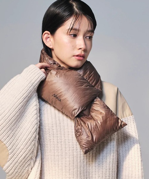 NANGA（ナンガ）の「NANGA/ナンガ POTABLE LIGHT DOWN MUFFLER(UNISEX) ダウンマフラー（マフラー・メンズ・ブラック/ベージュ/ネイビー/ブラウン/カーキ・FREE）」の19枚目の写真