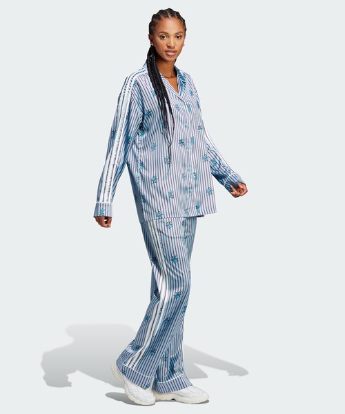 adidas(アディダス)の「サテン クリスマス トップ / アディダスオリジナルス(シャツ/ブラウス・レディース・ブルー・SMALL/X-LARGE/MEDIUM/X-SMALL/XX-LARGE/LARGE)」の5枚目の写真