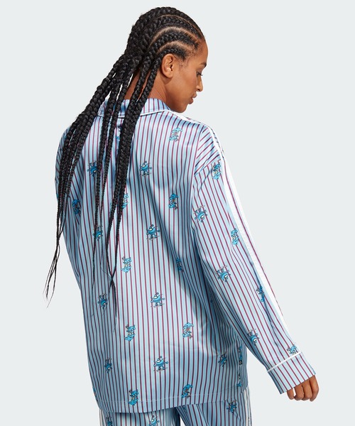 adidas(アディダス)の「サテン クリスマス トップ / アディダスオリジナルス(シャツ/ブラウス・レディース・ブルー・SMALL/X-LARGE/MEDIUM/X-SMALL/XX-LARGE/LARGE)」の2枚目の写真