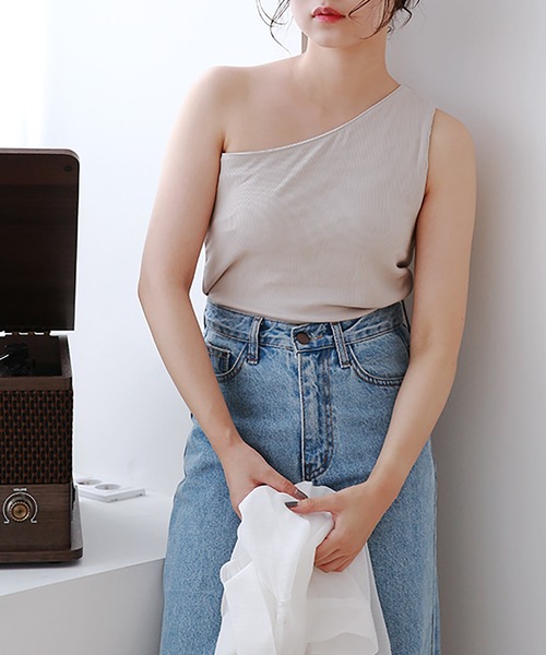 Isn't She?(イズントシー)の「2タイプカップインキャミソール(キャミソール・レディース・グレイッシュベージュ/ブラック・B/A)」の8枚目の写真