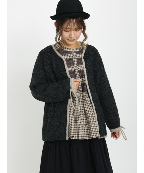 Samansa Mos2（サマンサ モスモス）の「◎パイピング袖リボンニットカーディガン（カーディガン/ボレロ・レディース・ブラック/ベージュ/キナリ・ﾌﾘ-）」の2枚目の写真