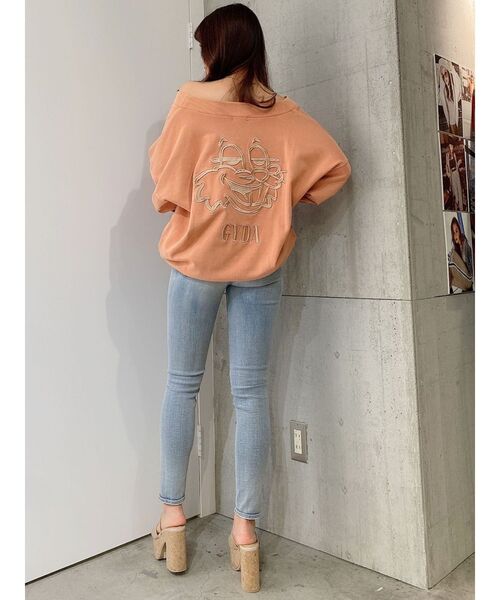 GYDA（ジェイダ）の「BUNNY FACE Vネックルーズスウェットトップス（スウェット・レディース・ブラック/アイボリー/オレンジ系その他3・FREE）」の7枚目の写真