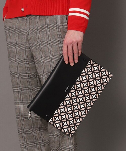 DRESSTERIOR（ドレステリア）の「オーバーラップサークル リサイクルレザー クラッチ（クラッチバッグ・レディース・ブラック・00）」の18枚目の写真