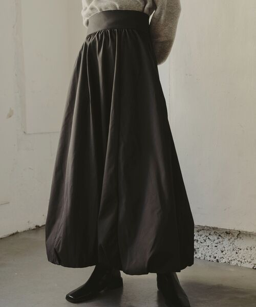 Kari & lili（カウリアンドリィリィ）の「balloon skirt（スカート・レディース・オフホワイト/ブラック/ダークブルー・FREE）」の3枚目の写真