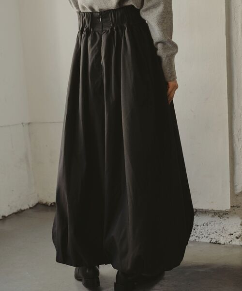 Kari & lili（カウリアンドリィリィ）の「balloon skirt（スカート・レディース・オフホワイト/ブラック/ダークブルー・FREE）」の11枚目の写真