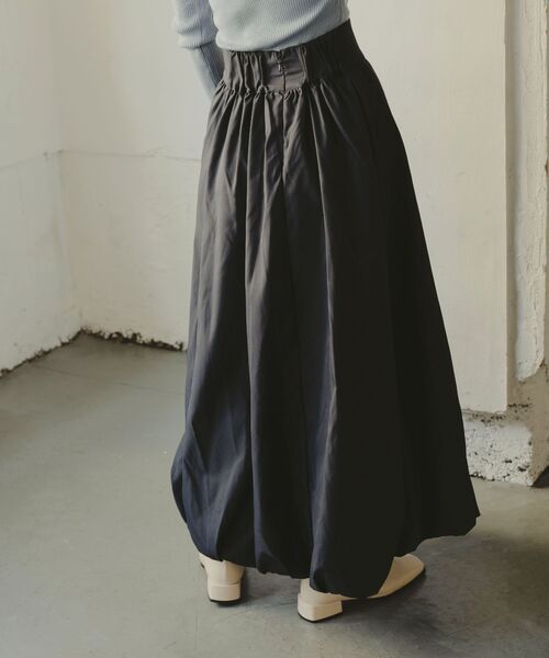 Kari & lili（カウリアンドリィリィ）の「balloon skirt（スカート・レディース・オフホワイト/ブラック/ダークブルー・FREE）」の9枚目の写真