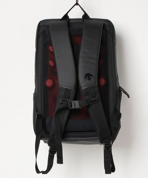 DESCENTE(デサント)の「エアロストリームバックパック ソリッドタイプ(容量約15L)(バックパック/リュック・メンズ・ブラック・FREE)」の7枚目の写真
