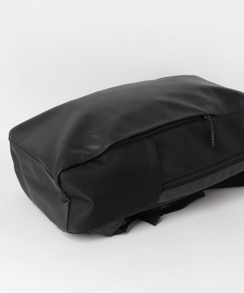 DESCENTE(デサント)の「エアロストリームバックパック ソリッドタイプ(容量約15L)(バックパック/リュック・メンズ・ブラック・FREE)」の15枚目の写真