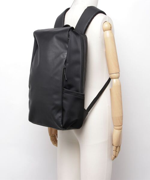 DESCENTE(デサント)の「エアロストリームバックパック ソリッドタイプ(容量約15L)(バックパック/リュック・メンズ・ブラック・FREE)」の11枚目の写真