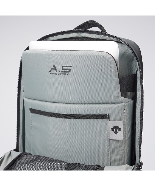 DESCENTE(デサント)の「エアロストリームバックパック ソリッドタイプ(容量約15L)(バックパック/リュック・メンズ・ブラック・FREE)」の12枚目の写真
