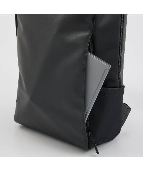 DESCENTE(デサント)の「エアロストリームバックパック ソリッドタイプ(容量約15L)(バックパック/リュック・メンズ・ブラック・FREE)」の16枚目の写真