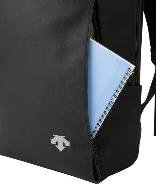 DESCENTE(デサント)の「エアロストリームバックパック ソリッドタイプ(容量約15L)(バックパック/リュック・メンズ・ブラック・FREE)」の20枚目の写真