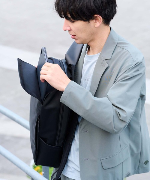 DESCENTE(デサント)の「エアロストリームバックパック ソリッドタイプ(容量約15L)(バックパック/リュック・メンズ・ブラック・FREE)」の18枚目の写真