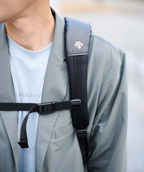 DESCENTE(デサント)の「エアロストリームバックパック ソリッドタイプ(容量約15L)(バックパック/リュック・メンズ・ブラック・FREE)」の17枚目の写真