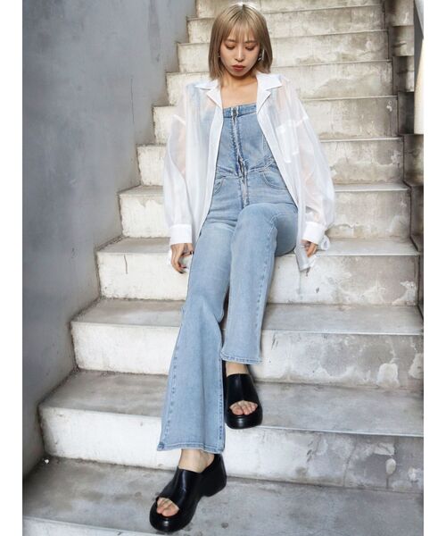 EMODA（エモダ）の「デニムフレアサロペット（つなぎ/オールインワン・レディース・ライトブルー/ブラック/インディゴブルー・SMALL/MEDIUM）」の5枚目の写真