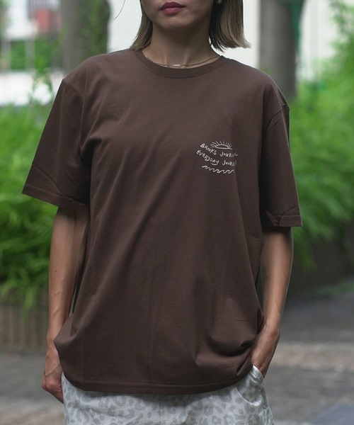 BANKS(バンクス)の「DESIGN TEE/BANKS(バンクス)半袖Tシャツ(Tシャツ/カットソー・メンズ・ダークベージュ/ブラウン/オフホワイト・MEDIUM/LARGE/X-LARGE)」の3枚目の写真