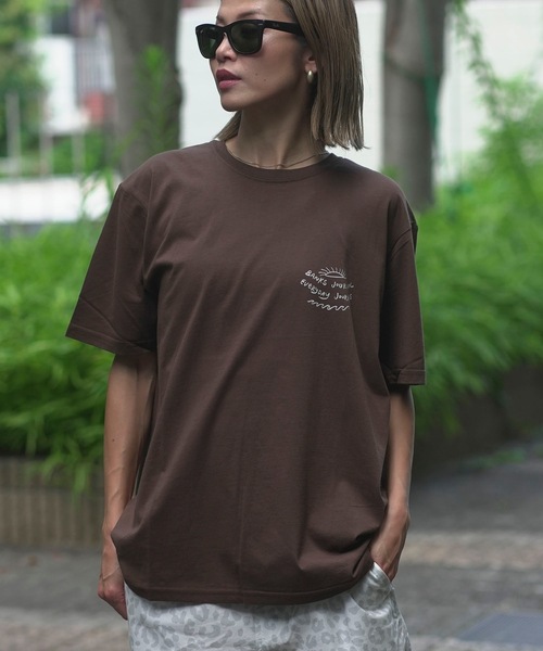 BANKS(バンクス)の「DESIGN TEE/BANKS(バンクス)半袖Tシャツ(Tシャツ/カットソー・メンズ・ダークベージュ/ブラウン/オフホワイト・MEDIUM/LARGE/X-LARGE)」の17枚目の写真