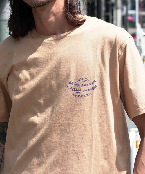 BANKS(バンクス)の「DESIGN TEE/BANKS(バンクス)半袖Tシャツ(Tシャツ/カットソー・メンズ・ダークベージュ/ブラウン/オフホワイト・MEDIUM/LARGE/X-LARGE)」の7枚目の写真