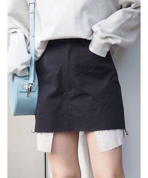 EVRIS(エヴリス)の「ポケットデザインローウエストスカート(スカート・レディース・カーキ/ブラック・SMALL/MEDIUM)」の1枚目の写真