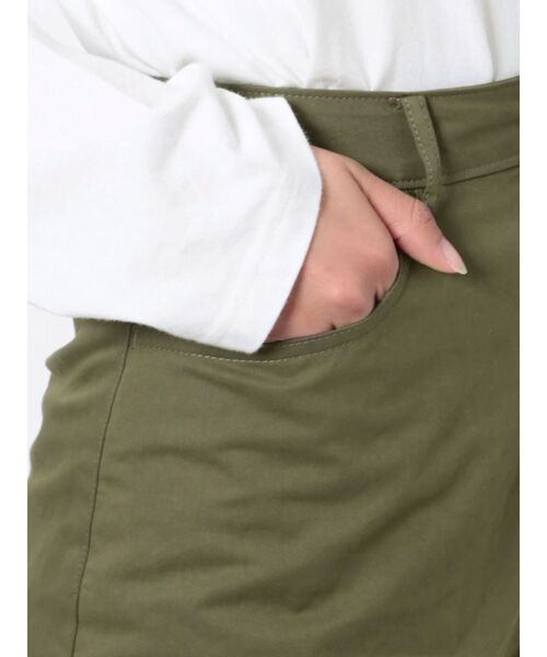 EVRIS(エヴリス)の「ポケットデザインローウエストスカート(スカート・レディース・カーキ/ブラック・SMALL/MEDIUM)」の9枚目の写真