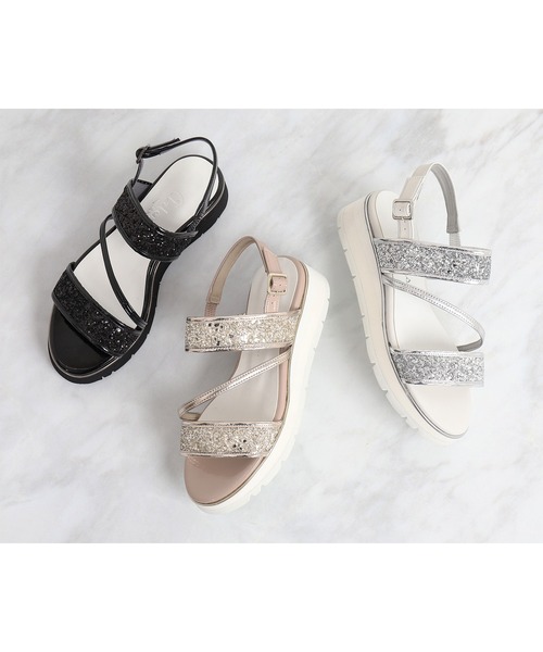 artemis by DIANA（アルテミスバイダイアナ）の「グリッターストラップ厚底ウェッジサンダル（サンダル・レディース・ゴールド/ブラック/シルバー・S/M/L/XL）」の4枚目の写真