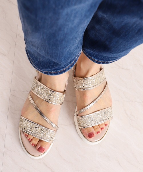 artemis by DIANA（アルテミスバイダイアナ）の「グリッターストラップ厚底ウェッジサンダル（サンダル・レディース・ゴールド/ブラック/シルバー・S/M/L/XL）」の8枚目の写真