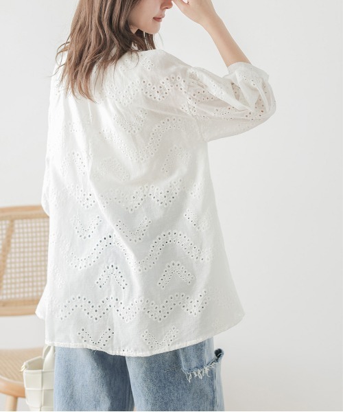 SUGAR BISKET(シュガービスケット)の「アイレット刺繍ブラウス(シャツ/ブラウス・レディース・ブラック/ホワイト・フリー)」の6枚目の写真