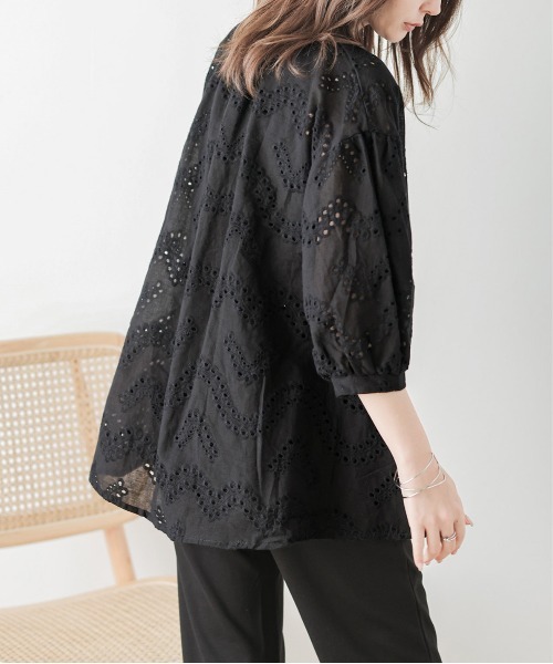 SUGAR BISKET(シュガービスケット)の「アイレット刺繍ブラウス(シャツ/ブラウス・レディース・ブラック/ホワイト・フリー)」の9枚目の写真