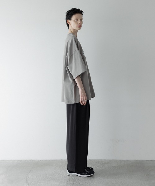 remer（リメール）の「loose UNBASIC logo over Tee / ルーズアンベーシックロゴオーバーT（Tシャツ/カットソー・メンズ・ブラック/チャコールグレー/グレー・SMALL/MEDIUM/LARGE）」の10枚目の写真