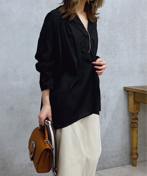 un dix cors(アンディコール)の「コットンタックスリーブブラウス(シャツ/ブラウス・レディース・グリーン/オフホワイト/ブラック・FREE)」の1枚目の写真