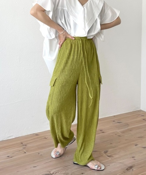 wee9s(ウィークス)の「loose fit slab cargo pants / ウエストゴムルーズフィットカーゴパンツ(カーゴパンツ・レディース・ブラック/グリーン・FREE)」の2枚目の写真