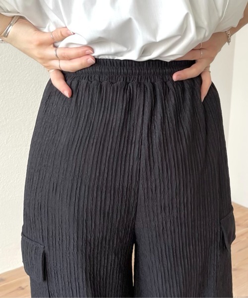 wee9s(ウィークス)の「loose fit slab cargo pants / ウエストゴムルーズフィットカーゴパンツ(カーゴパンツ・レディース・ブラック/グリーン・FREE)」の8枚目の写真