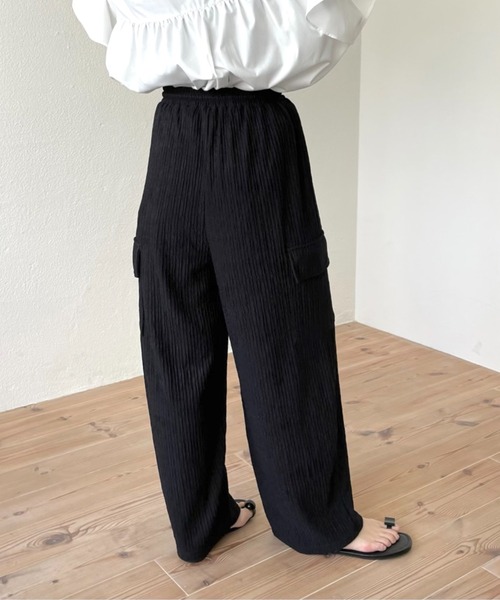 wee9s(ウィークス)の「loose fit slab cargo pants / ウエストゴムルーズフィットカーゴパンツ(カーゴパンツ・レディース・ブラック/グリーン・FREE)」の5枚目の写真