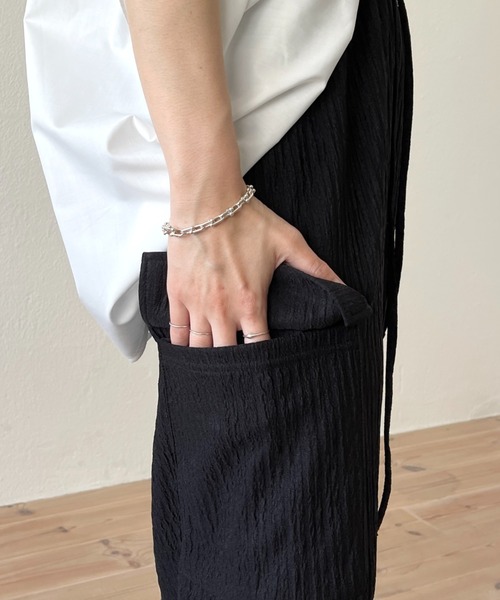 wee9s(ウィークス)の「loose fit slab cargo pants / ウエストゴムルーズフィットカーゴパンツ(カーゴパンツ・レディース・ブラック/グリーン・FREE)」の7枚目の写真