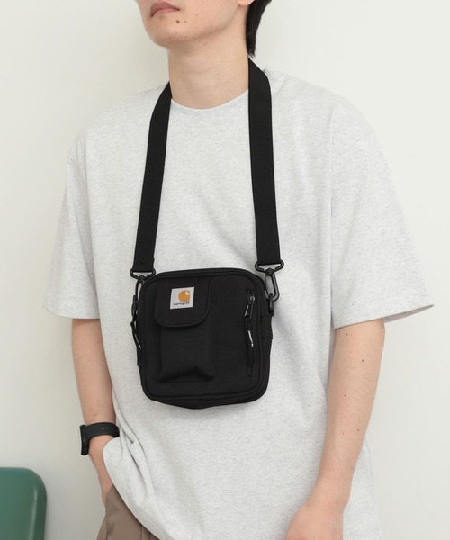 Carhartt(カーハート)の「『WEB/一部店舗限定』CARHARTT ESSENTIAL BAG S(ショルダーバッグ・メンズ・ブラック・ONE)」の1枚目の写真