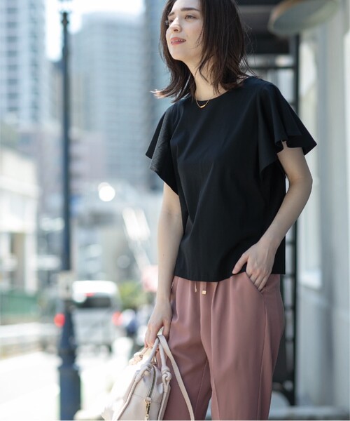 OPAQUE.CLIP（オペークドットクリップ）の「◆シルク調コットン フリルスリーブカットソー【UV/接触冷感/イージーケア/洗濯機洗い可】（Tシャツ/カットソー・レディース・ピンク系/ブラック/ブラウン系その他/ホワイト系・36/38/40/42）」の6枚目の写真