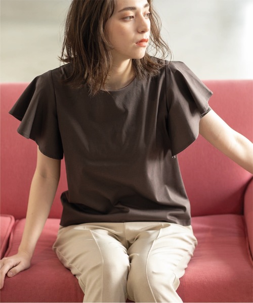 OPAQUE.CLIP（オペークドットクリップ）の「◆シルク調コットン フリルスリーブカットソー【UV/接触冷感/イージーケア/洗濯機洗い可】（Tシャツ/カットソー・レディース・ピンク系/ブラック/ブラウン系その他/ホワイト系・36/38/40/42）」の3枚目の写真