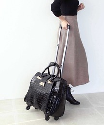 Cepica（セピカ）の「4輪クロコ型押しエナメルキャリーバッグ