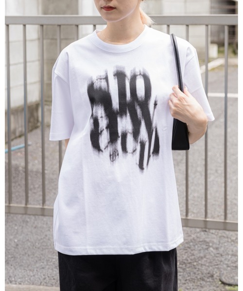 SLOWACID（スローアシッド）の「【UNISEX】SLOW ACID／BLURRY LOGO T 2908779（Tシャツ/カットソー・レディース・ブラック/カーキ/ホワイト/ピンク・SMALL/MEDIUM/LARGE）」の2枚目の写真