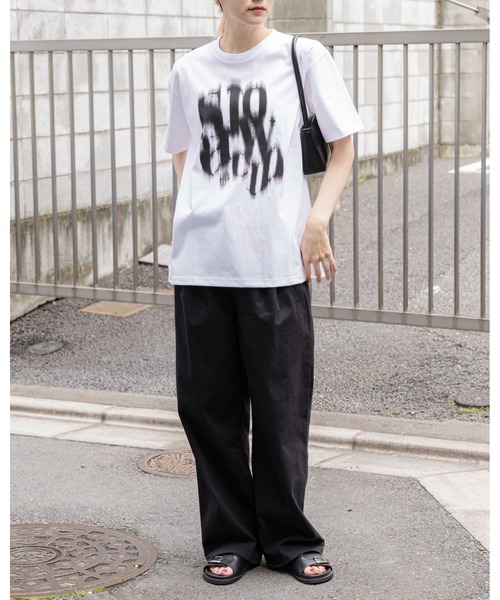 SLOWACID（スローアシッド）の「【UNISEX】SLOW ACID／BLURRY LOGO T 2908779（Tシャツ/カットソー・レディース・ブラック/カーキ/ホワイト/ピンク・SMALL/MEDIUM/LARGE）」の5枚目の写真