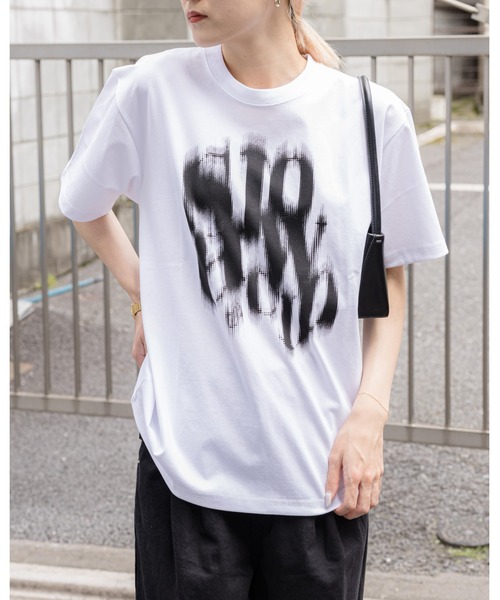 SLOWACID（スローアシッド）の「【UNISEX】SLOW ACID／BLURRY LOGO T 2908779（Tシャツ/カットソー・レディース・ブラック/カーキ/ホワイト/ピンク・SMALL/MEDIUM/LARGE）」の9枚目の写真