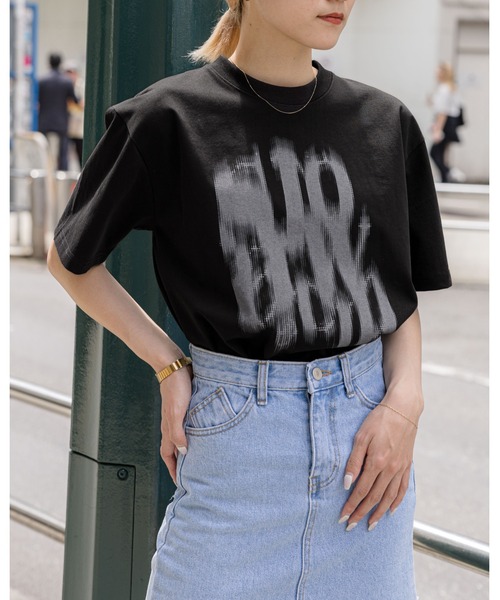 SLOWACID（スローアシッド）の「【UNISEX】SLOW ACID／BLURRY LOGO T 2908779（Tシャツ/カットソー・レディース・ブラック/カーキ/ホワイト/ピンク・SMALL/MEDIUM/LARGE）」の13枚目の写真