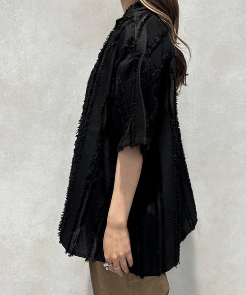 MUHET（ミュエータ）の「フリンジストライプシャツ（シャツ/ブラウス・レディース・ブラック/カーキ/ライトベージュ・MEDIUM/X-LARGE）」の8枚目の写真